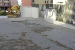 El PA exige la reparación del pavimento de la plaza de la Santísima Trinidad