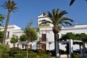 Los despedidos del ayuntamiento de Tarifa denuncian una caza de brujas" contra el PSOE