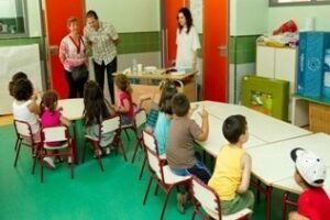 El Psoe acusa a Landaluce "de no invertir en el mantenimiento de los colegios"