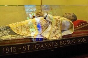 La Casa Salesiana invita a sus antiguos alumnos a cargar la reliquia