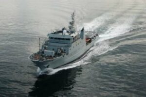 Concluye sin éxito la búsqueda de los dos inmigrantes desaparecidos de la patera hundida en el Estrecho