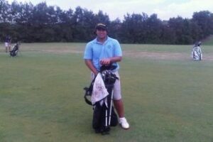 Mario Galiano comienza el Junior nacional de golf como líder