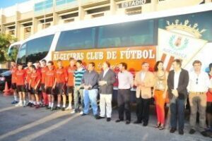 El Algeciras CF ya dispone de autobús personalizado con sus colores