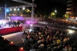 Gran éxito del Concierto del Bicentenario" en las murallas medievales