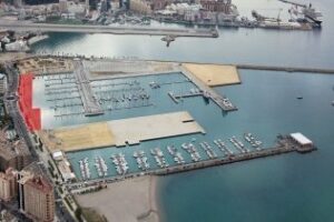 Alberto López: Marina Grande, megayates y crucerosabandonen el barco