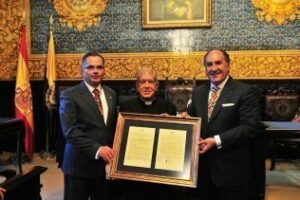 La AAVV Maunel de Falla pide un busto en recuerdo del padre Llanes en la Cuesta del Rayo