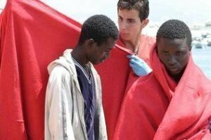 APDHA denuncia la violación de derechos de los inmigrantes y reclama recursos de acogida