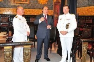 La oposición critica el uso partidista de actos oficiales por el alcalde