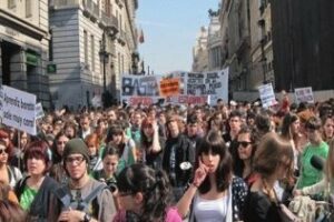 Universitarios anuncian un encierro nocturno y una movilización este mes