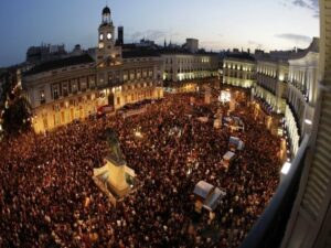 Los sindicatos ya estudian una huelga general antes de Navidad