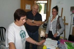 La asociación Adra reparte ayuda a unas 300 familias algecireñas