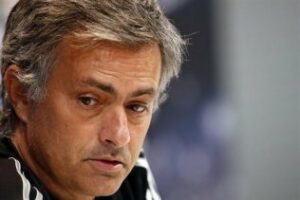 Mourinho: "Si Messi es el mejor del planeta, Cristiano lo es del universo"