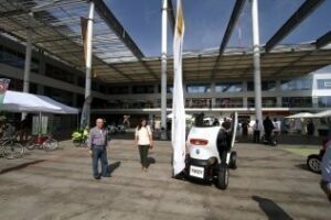 La Plaza de Andalucía acoge una exposición de vehículos eléctricos