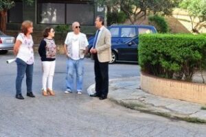 El Ayuntamiento estudia el arreglo de dos plazas de Las Colinas