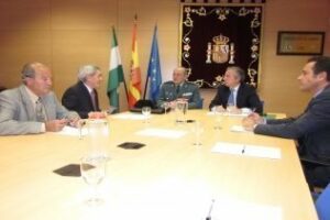 Estanqueros, Guardia Civil y Diputación se sientan para hablar del contrabando