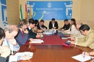 El PP afirma que "a diferencia del PSOE, gestiona más y mejor el dinero de los algecireños"