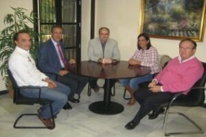 De la Torrre se reúne con la directiva del centro de menores Marchenilla