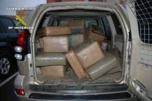 Intervenidos 160 kilos de hachís en el maletero de un vehículo que circulaba por la A-381