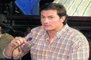 Rull renuncia a sus cargos y el PSOE "asume y agradece su decisión"