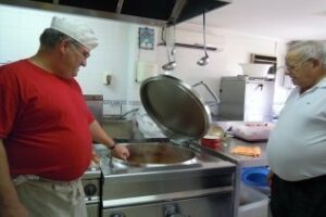 Ovación: A Cáritas en su día de los sin hogar