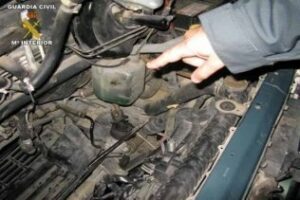 Detenido en Algeciras por ocultar a un inmigrante en el hueco del motor de su vehículo