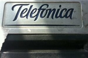 Vodafone y Orange pagarán 14,9 millones a Telefónica por la prestación del Servicio Universal en 2009
