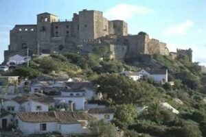 Imputados dos menores acusados de robar en la casa de su profesor