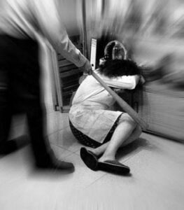 Detenido por golpear con el palo de la fregona a su pareja