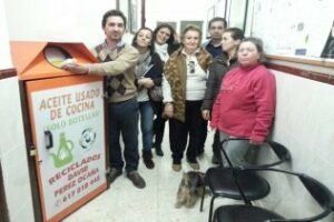 El Embarcadero es la primera AAVV que asume el reciclado del aceite usado de cocina de su barriada