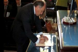 Algeciras en pleno rechaza la violencia de género