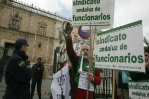 CSIF encuentra "indignante" que los andaluces sean los únicos que no reciban íntegra la extra de navidad
