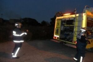 Una explosión de gas provocada por un vecino causa dos heridos en la calle Segre