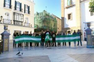 Los andalucistas despliegan una bandera para conmemorar el 4-D