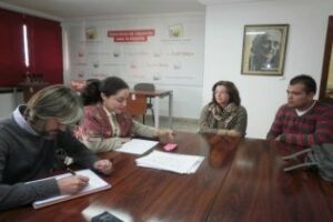 Izquierda Unida se compromete con los padres del Tinoco II a buscar una solución