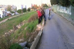 El PA adverte del peligro de hundimiento" que presenta una carretera en Los Toreros