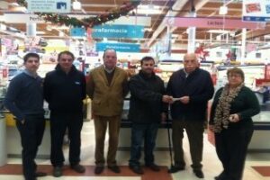 Los trabajadores de Imtech Spain Campo de Gibraltar entrega un cheque al Banco de Alimentos