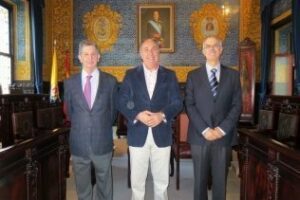 Landaluce despide al capitán marítimo Alfonso Marquina