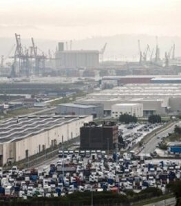 Una huelga de camioneros en Bilbao alza Algeciras a ser tercero en import/export