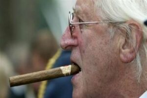 Jimmy Savile abusó de cientos de personas, la mayoría mujeres menores de 18 años
