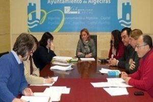 La mesa de contratación propone adjudicar a Correos y Telégrafos los Servicios Postales Municipales