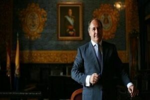 El alcalde coordina la reunión para establecer el protocolo que regirá la supresión del corte de agua