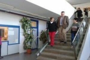 El Subdelegado de la Junta visita los centros educativos y el consultorio médico de San Martín del Tesorillo