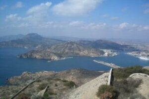 Los 11 tripulantes del pesquero de Algeciras hundido frente a Cartagena llegan a puerto en buen estado