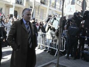 El juez Ruz pregunta al fiscal si debe controlar a Bárcenas para evitar su fuga del país