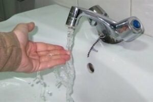 El BOP publica el mínimo vital gratuito de 100 litros de agua