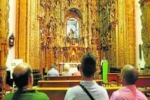 Detenido un joven estudiante de Erasmus que entró en una iglesia y rompió un crucifijo del siglo XVIII