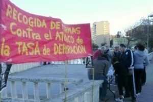 Agaden comienzan su campaña de recogida de firmas contra las tasa de depuracion