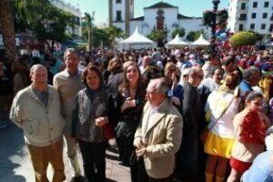 Cientos de personas dan vida a la Gran Ada Popular