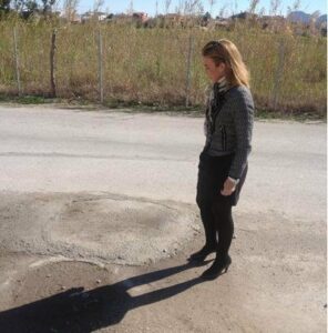 Eva Pajares recorrió las zonas sensibles de inundaciones sin detectar daño alguno