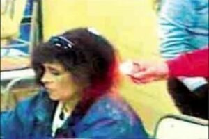 Imputan dos delitos a un menor tras prender fuego al pelo de su profesora